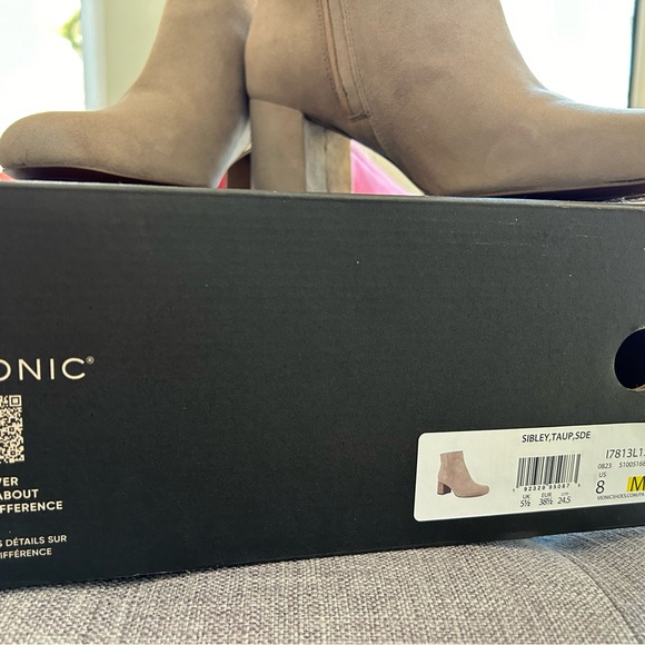COPY - Vionic size 8, Sibley Taupe, suede boots - Picture 3 of 5